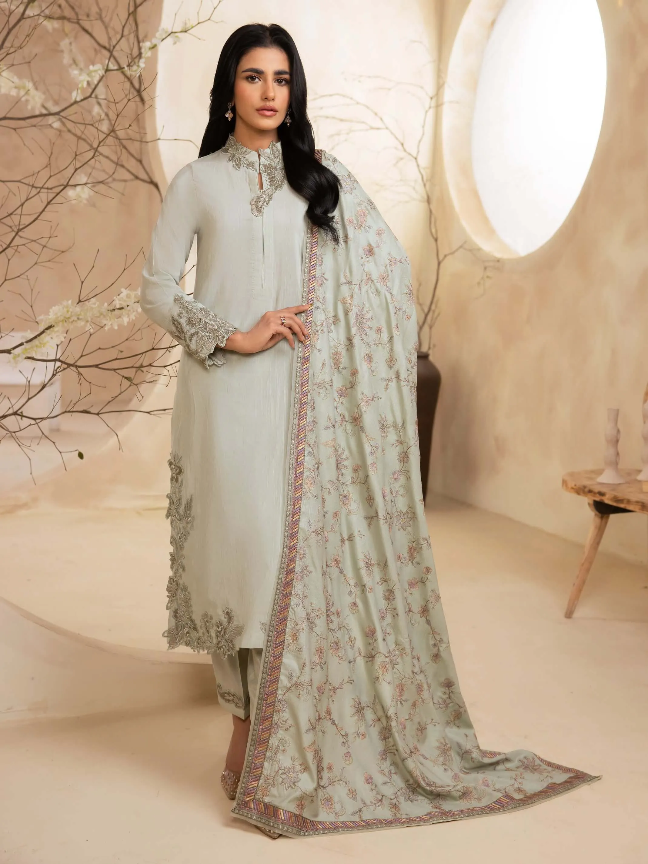 IZNIK Embroidered Winter Viscose Unstitched 3Pc Suit ILW-04 Claire