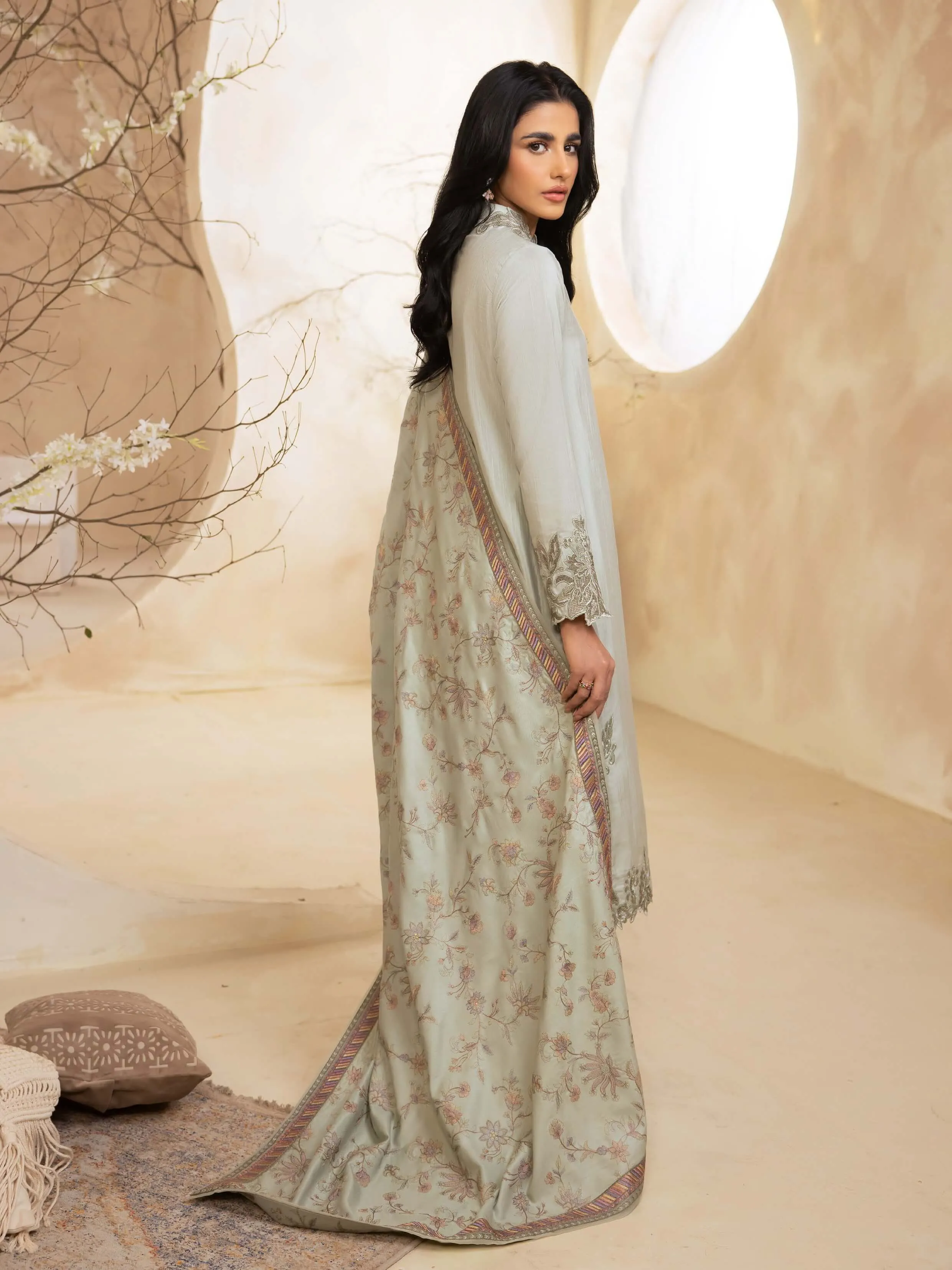 IZNIK Embroidered Winter Viscose Unstitched 3Pc Suit ILW-04 Claire