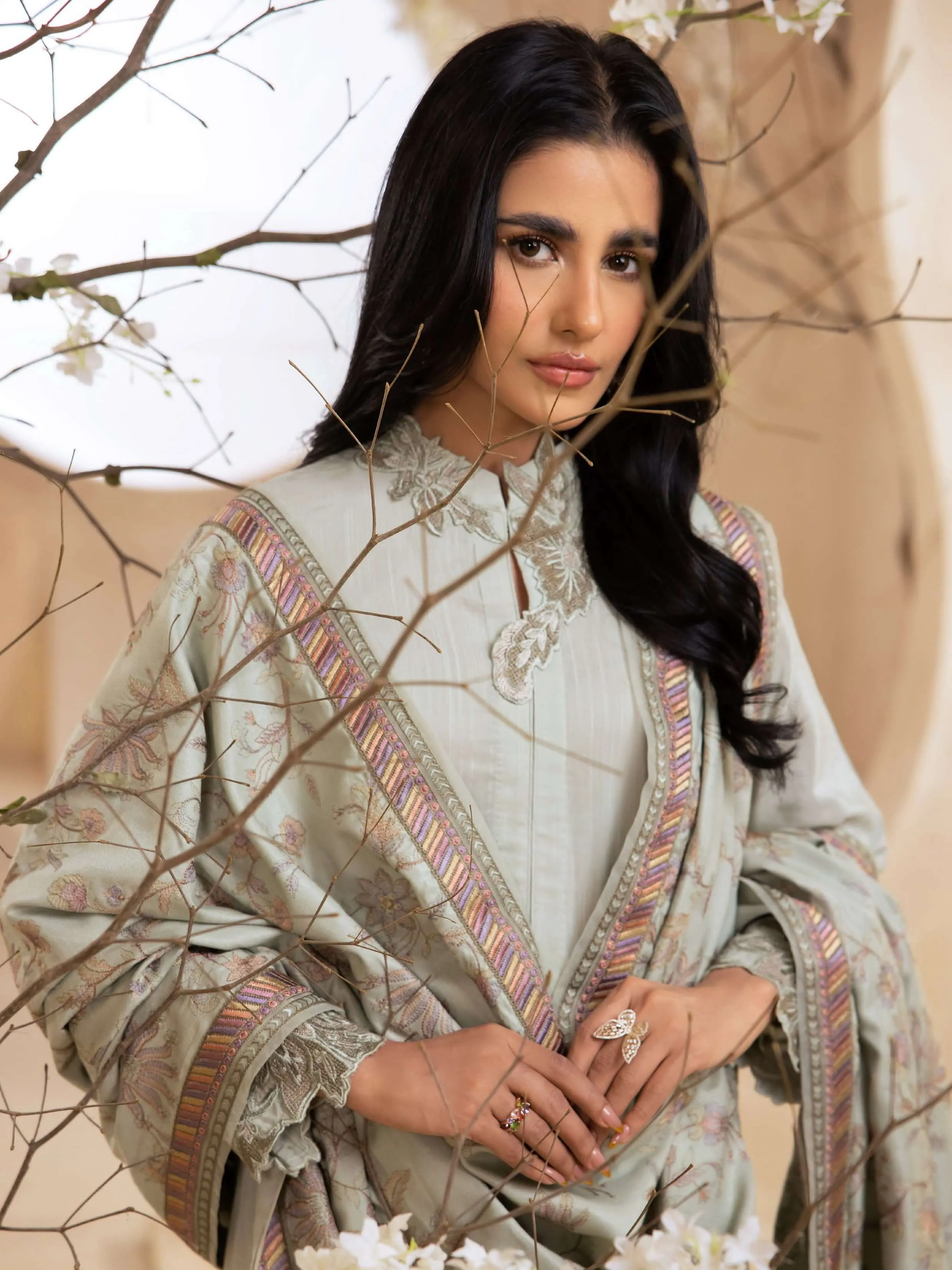 IZNIK Embroidered Winter Viscose Unstitched 3Pc Suit ILW-04 Claire