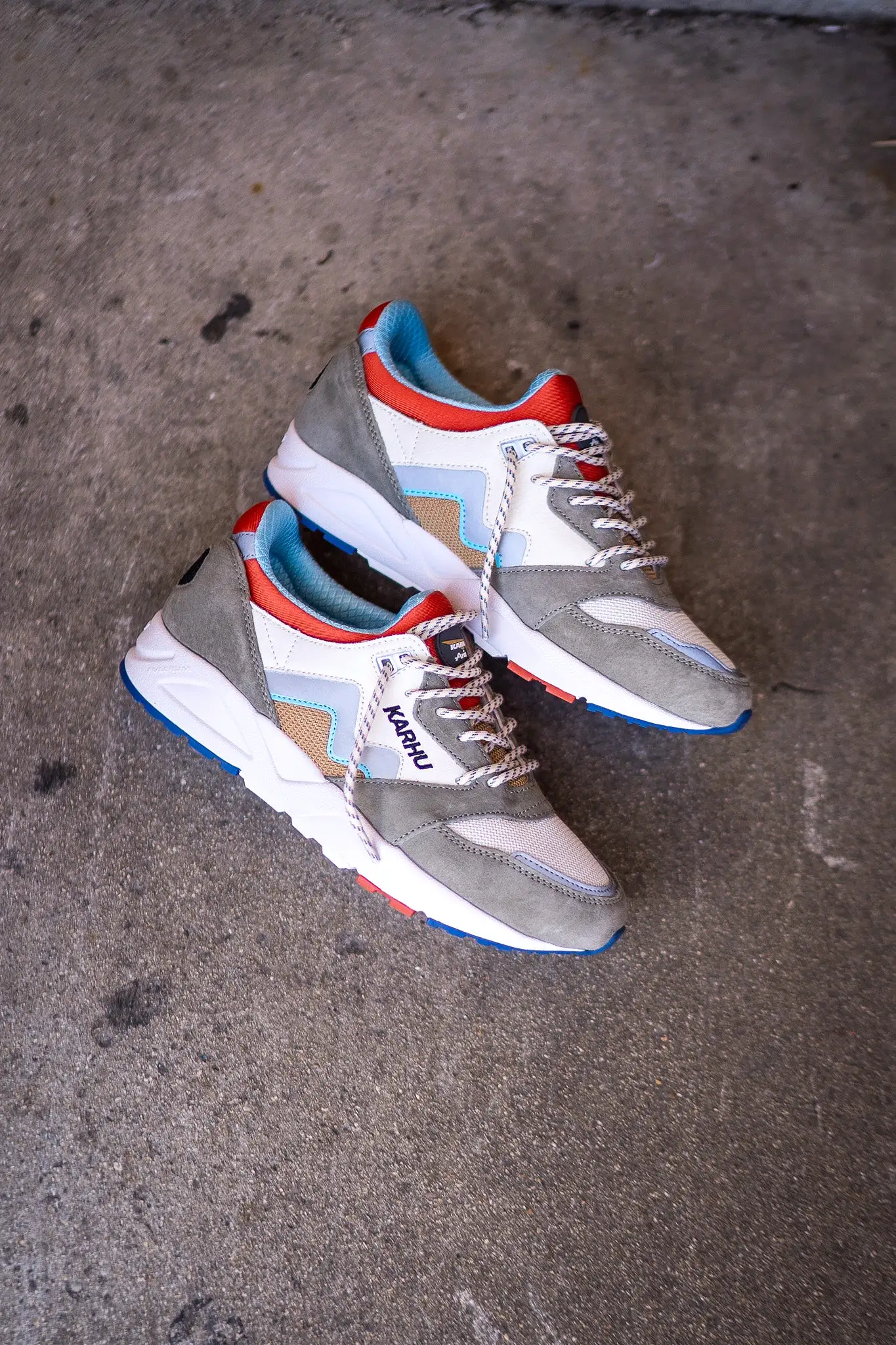 Karhu Aria 95 (Abbey Stone/Silver)