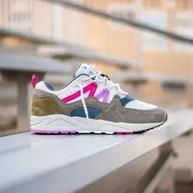 Karhu Fusion 2.0 (Abbey Stone/Pink Yarrow)